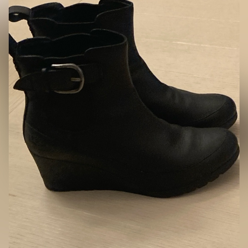 UGG Arleta Black Leather
Wedge Boots size 8.5